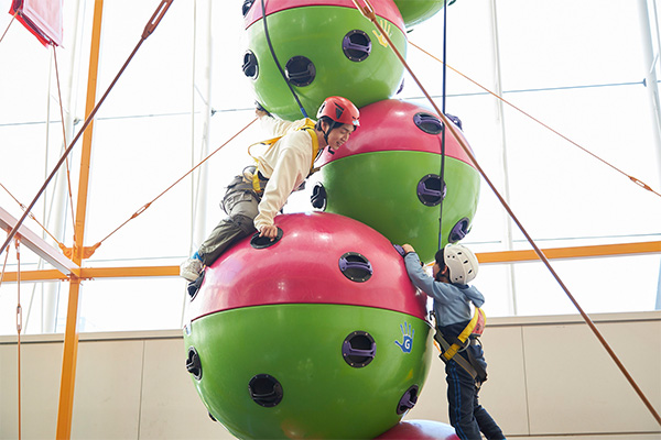 A 10m high world! Come enjoy climbing!