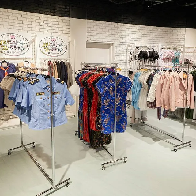 レンタルできるたくさんの衣装の写真